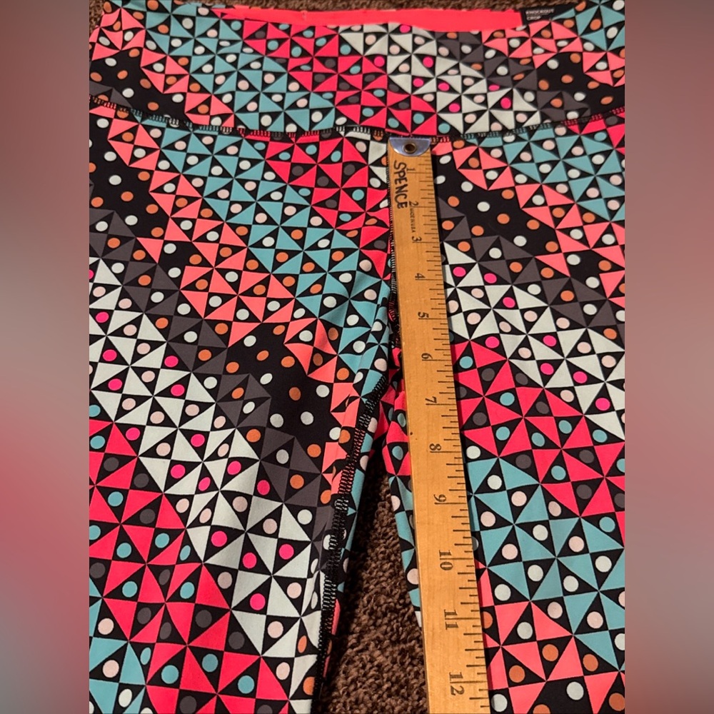 Victoria's Secret VSX Sport Knockout Crop Medium Rise, Geometric, Size Large (L) - Picture 5 of 10